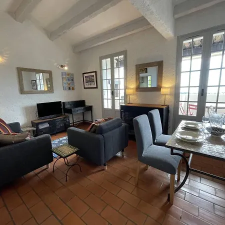 Mas 2 Avec Piscine Et Tennis à - Fr-1-726-8